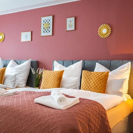 Golden Design Apartment Familie Business 6 Pers Buero Fitnessecke Naehe Messe Dus 1000 Mbit Дуйсбург Экстерьер фото